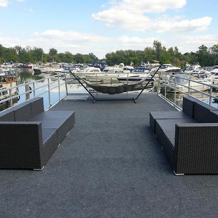 Bluebird House-Boat Hotel East Molesey Exterior photo